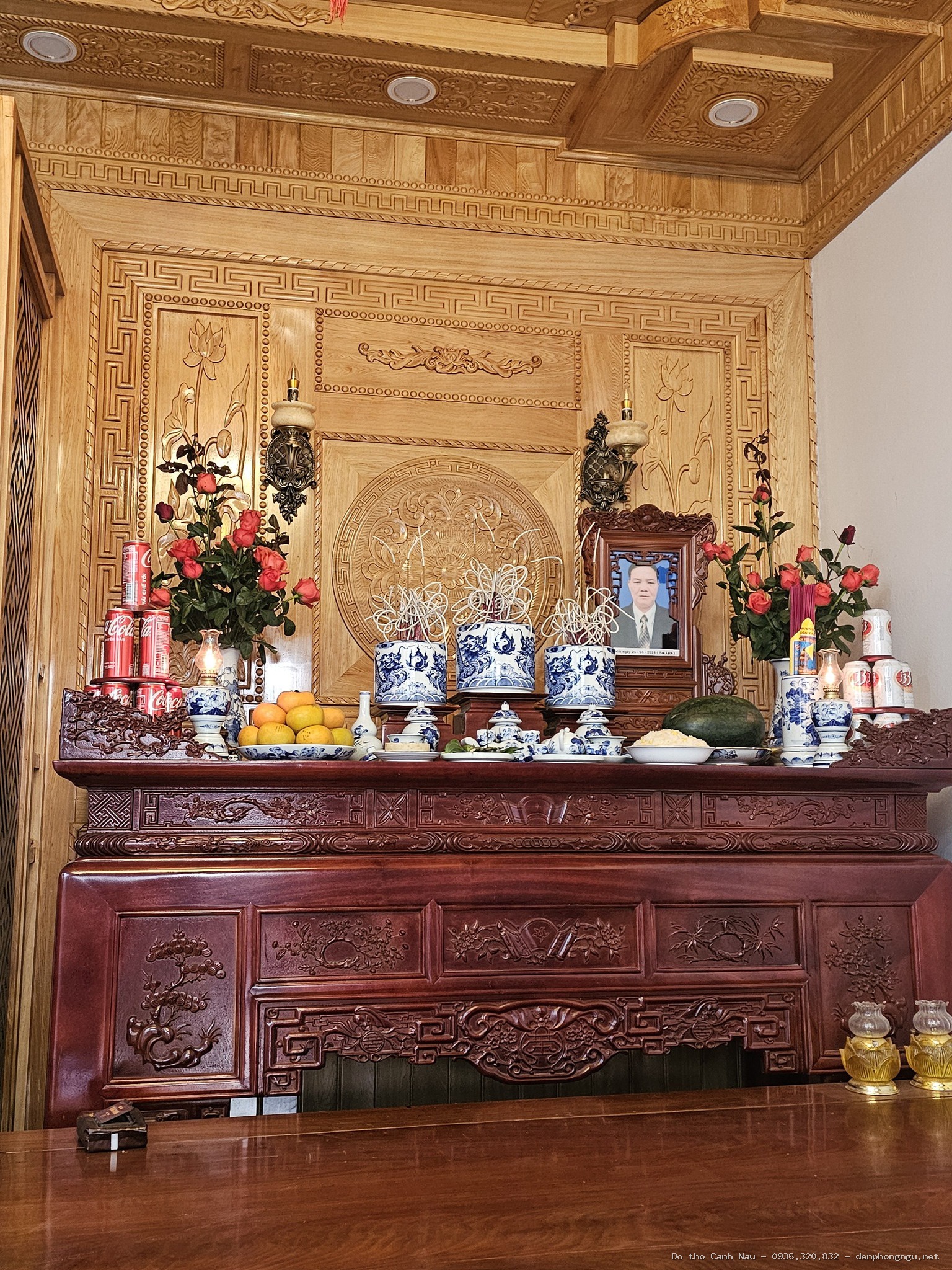 Sập thờ gỗ Gụ Lào mẫu Tứ Linh đục Long Lân Quy Phụng - Bàn Thờ Chung Cư